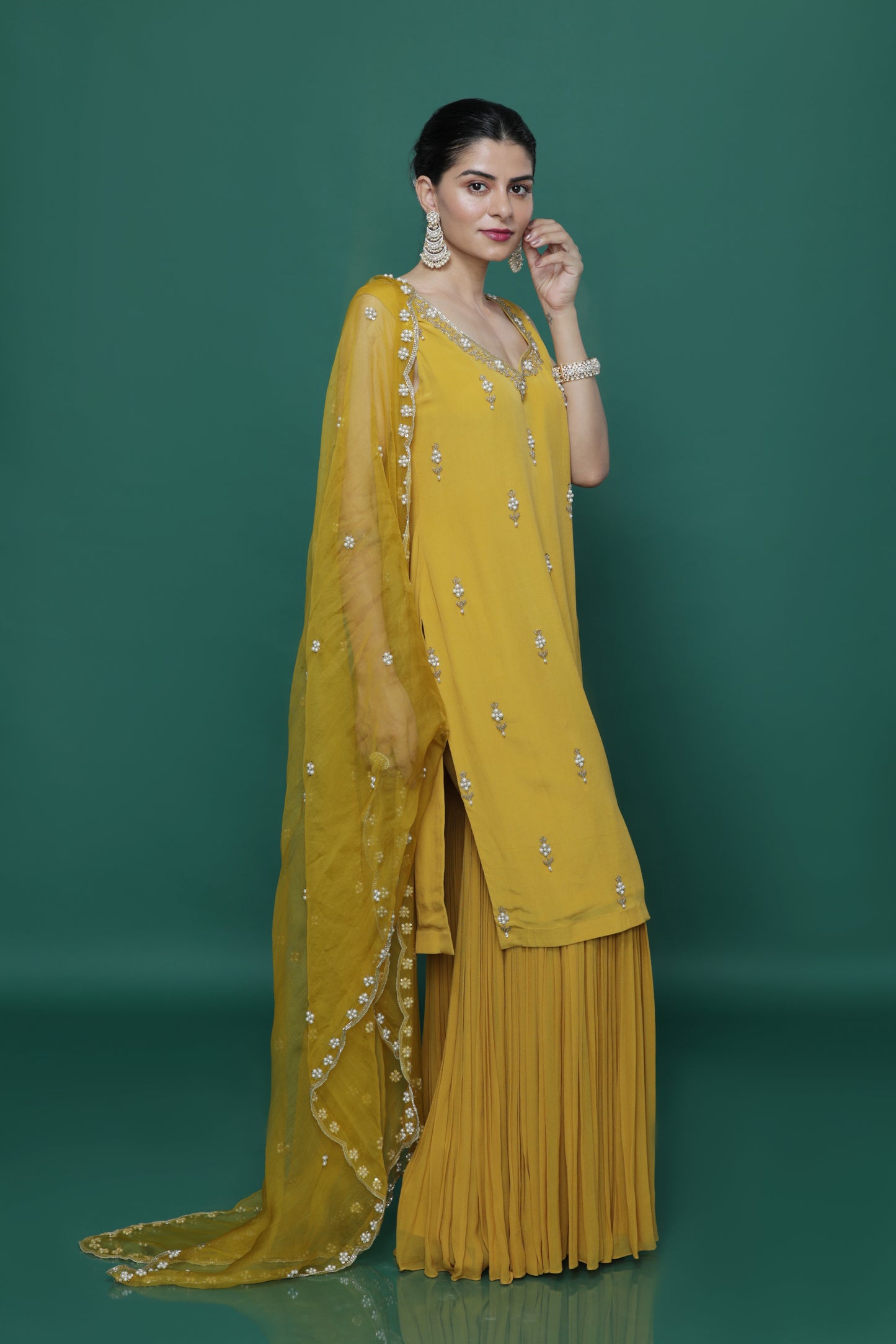 Amal Sleeveless Kurta Set